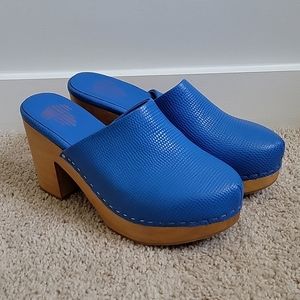 Charlotte Stone Blue Croc Marlo Size 10